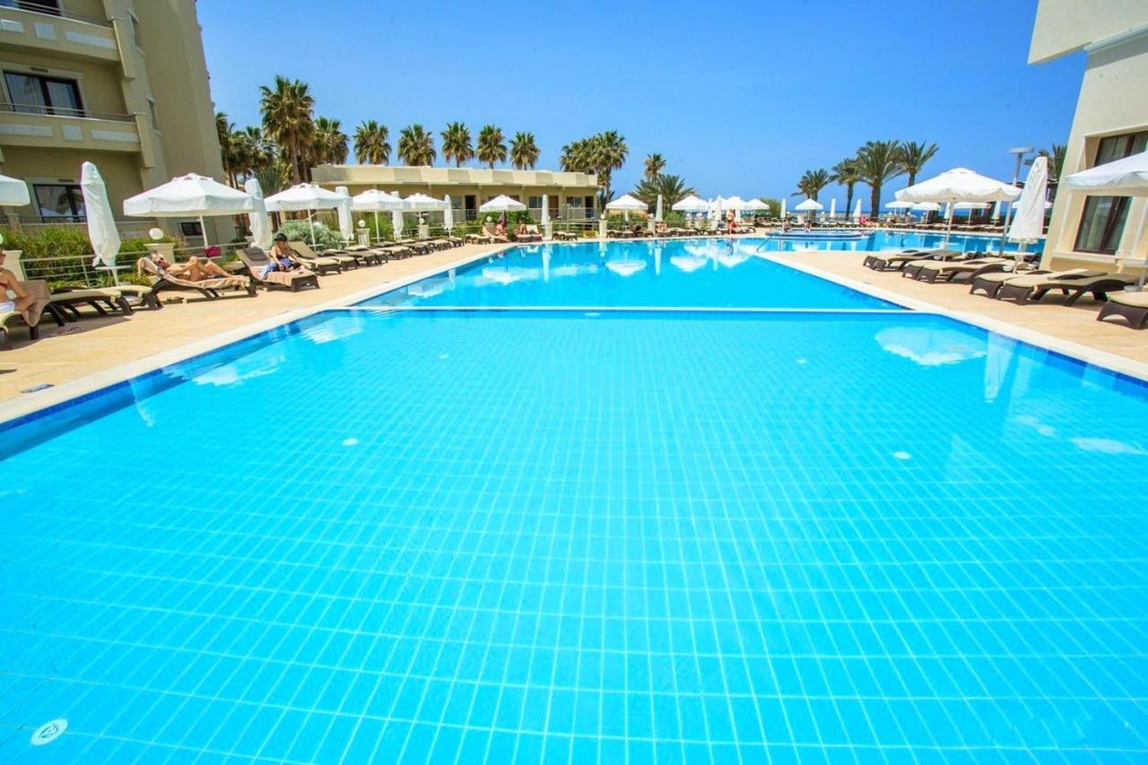 Vuni Palace Premium Hotel & Spa & Casino Beachfront Location ! Kyrenia  Exterior foto
