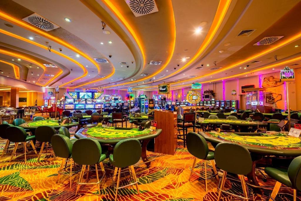 Vuni Palace Premium Hotel & Spa & Casino Beachfront Location ! Kyrenia  Exterior foto